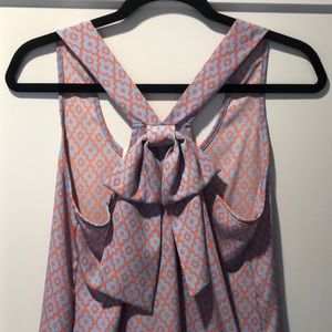 🟧🟠🔶Adorable boutique top with fun bow back🔥